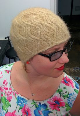 Crochet cable hat with dog fur yarn_20140518_161110